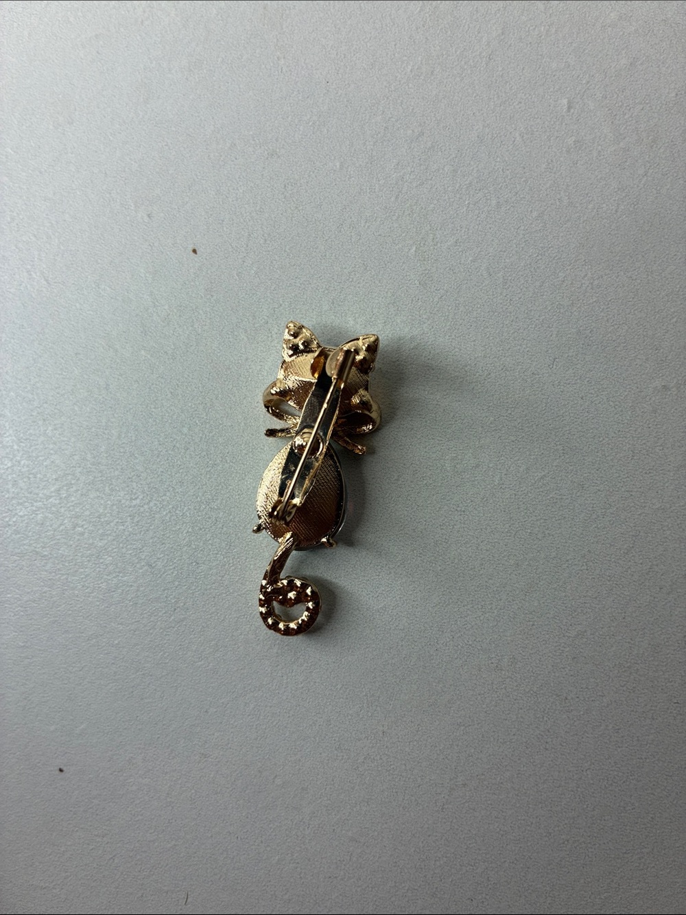 Iridescent Crystal Cat Brooch Rhinestone Gold Tone Pin Vintage Jewelry - Picture 5 of 7
